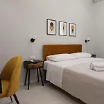 Incentro Elegant 招待所 3*